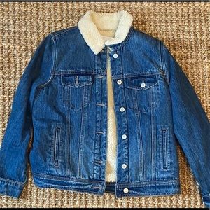 Jean jacket with fur